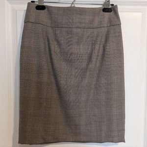 Banana Republic grey pencil skirt with pink detail